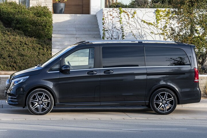 Private Transfer: Liverpool to Manchester Airport MAN by MB Van - Photo 1 of 9